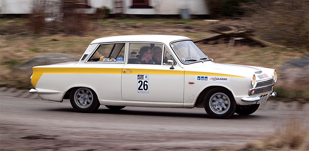 Midtjyderne: Finn Kristensen og Henning Larsen kommer til start i feltets ældste bil: Ford Cortina (1965), og er samtidig et godt bud på sejren i den næstskrappeste klasse: Sport
(Foto: Kirketerp)